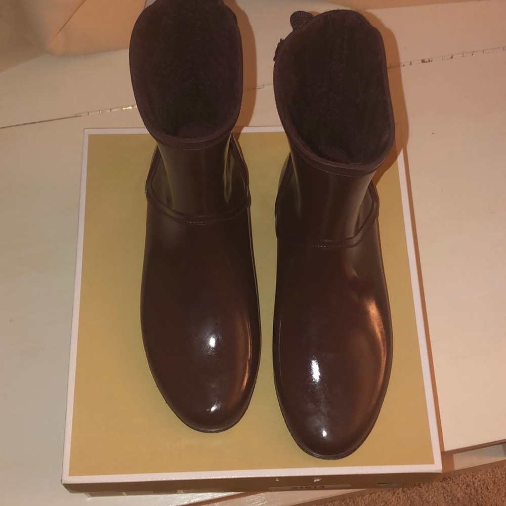Size 10M - Michael Kors Larson Rain Booties